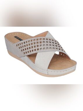 Good Choice Isabella Silver Sandals Rhinestone Laser Cut Slide Size 8 (NIB)